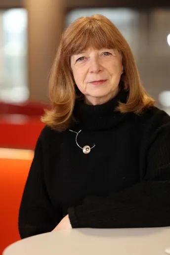 Headshot Ruth McKernan