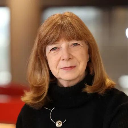 Headshot Ruth McKernan