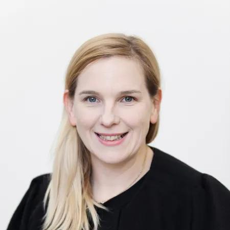 Headshot of Elin Haf Davies
